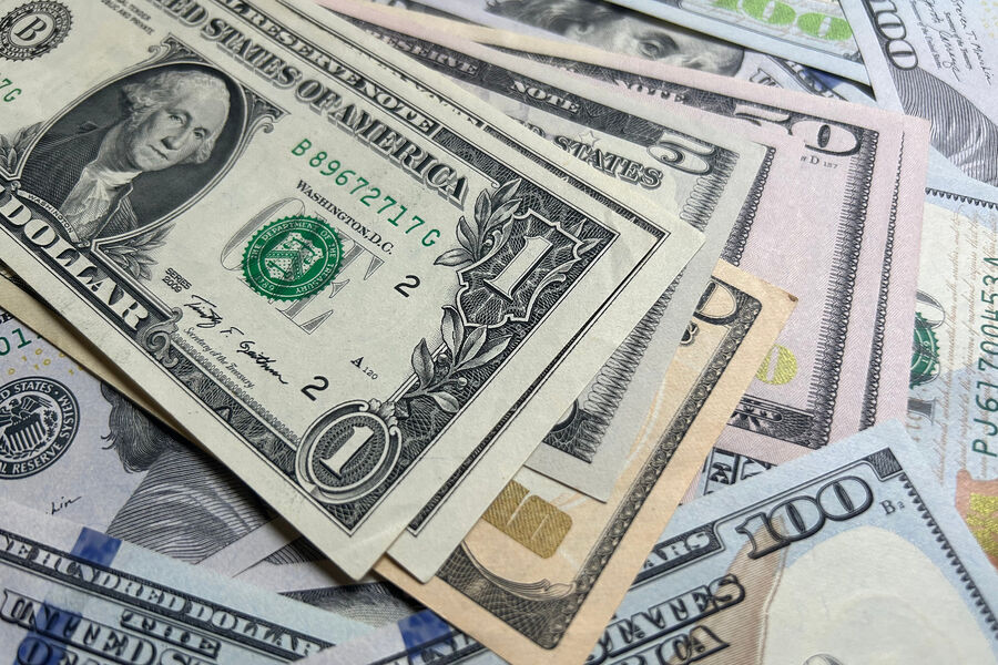 Глава Минфина США считает доллар лидером мировой валюты.