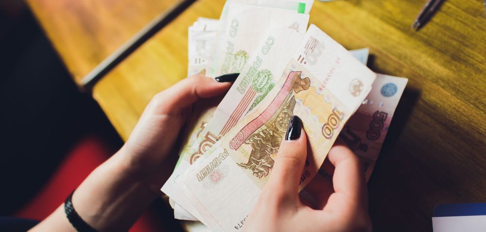 Курс доллара достиг отметки 90 рублей. Что будет делать Центральный Банк?