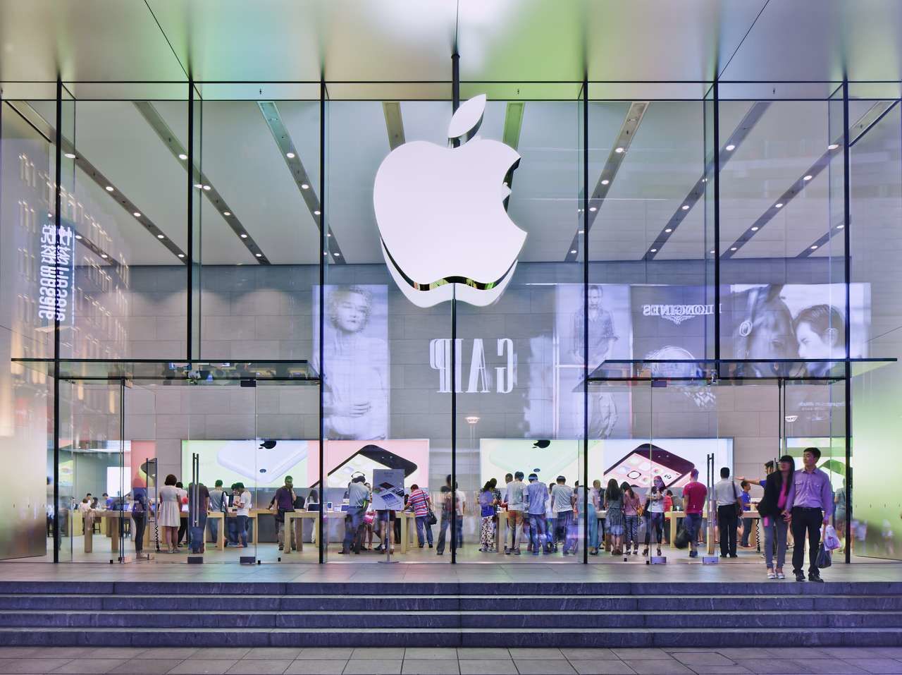 Рынок срочных сделок: рост цен на серебро и презентация Apple