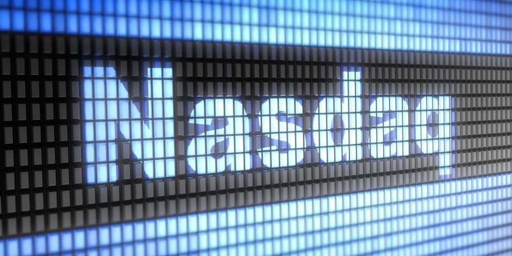 Комиссия по ценным бумагам США и биржи рассматривают ослабление регулирования для эмитентов.