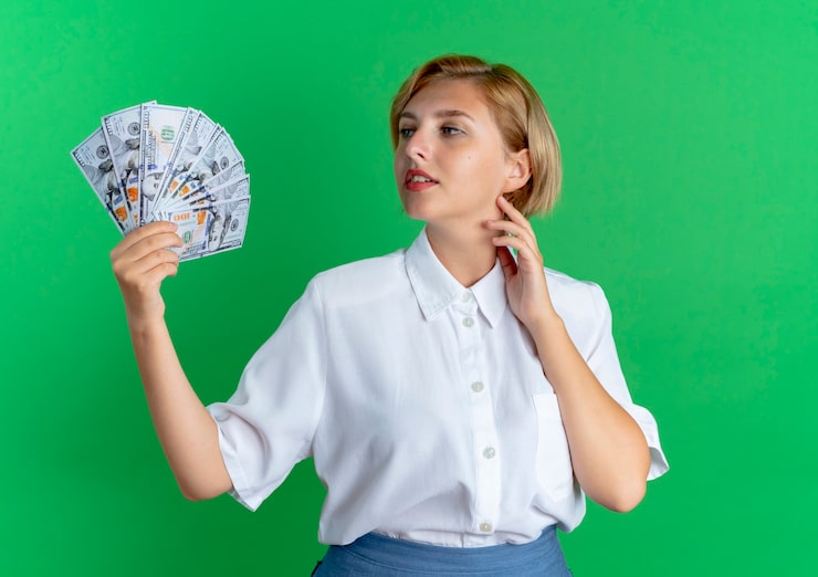 Сколько долларов стоит держать россиянам: экспертное мнение