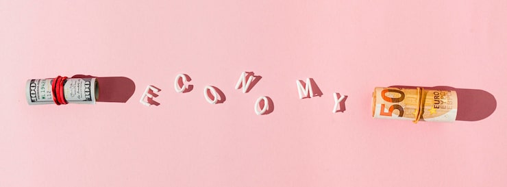 Рубль немного укрепился после снижения