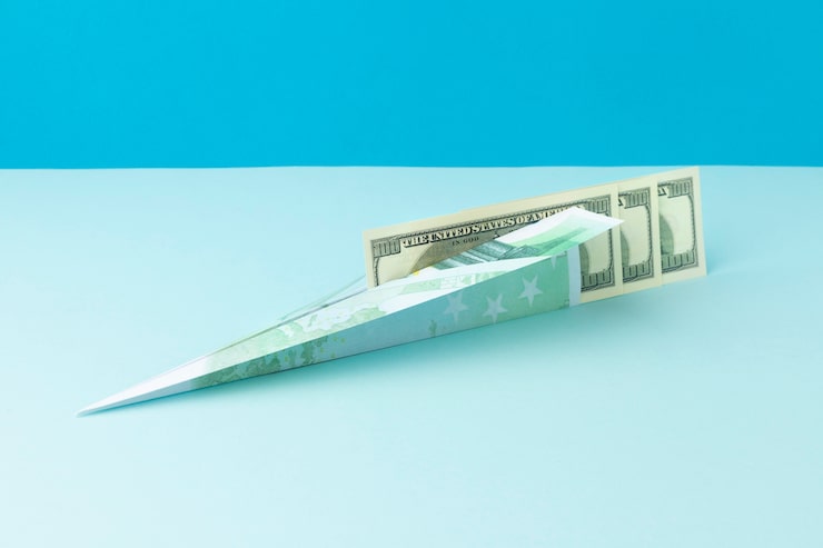 Доллар подешевел, но рост рубля оказался кратковременным