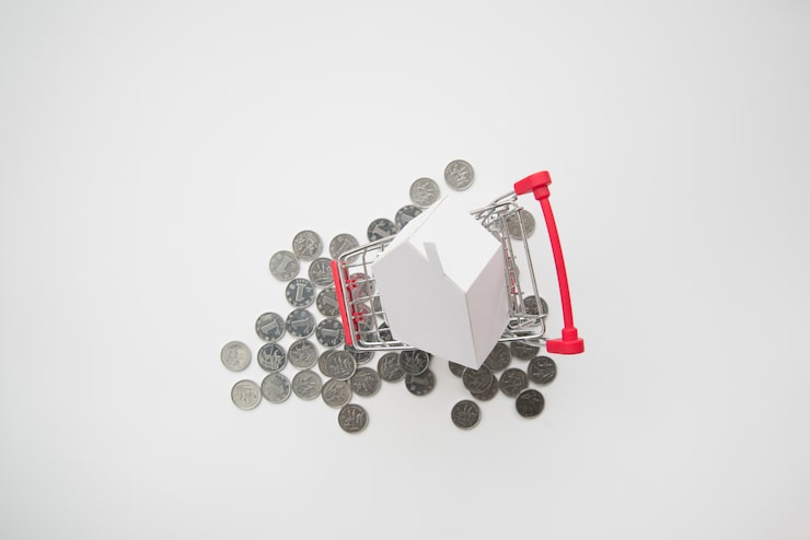 Рубль укрепляется после недельного снижения. Топ-10 банков повысили ставки по вкладам.