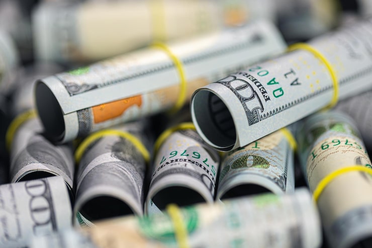 Доллар и евро: актуальные курсы на 28 ноября. Выручка АФК Система выросла на 13,4% за третье квартал.