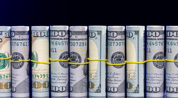 Доллар и евро: курс на 4 декабря и снижение инвестиций в основной капитал в России